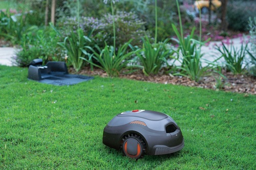 Black and Decker - Cordless Robot Mower with SelfClean - BCRMW122