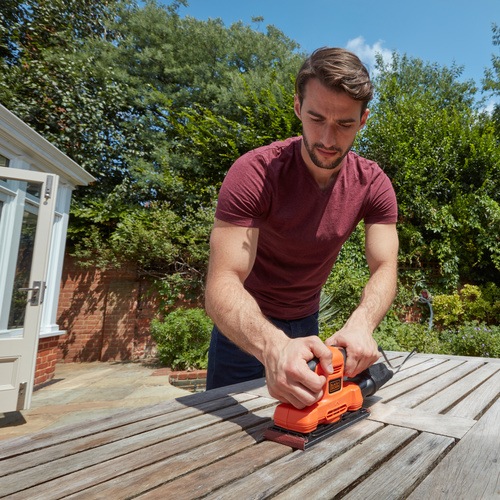 Black and Decker - 150W Schwingschleifer - BEW220