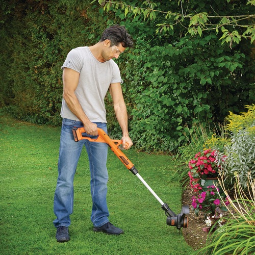 Black and Decker - 18V20Ah 25cm AkkuRasentrimmer mit automatischer Fadenverlngerung - ST182320
